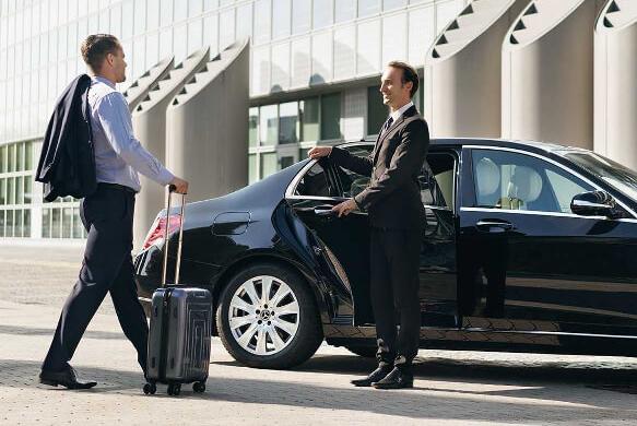 Why Local Taxis Are the Smartest Choice for Airport Transfers in Wokingham